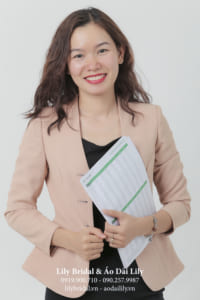 hình ảnh chụp doanh nhân profile nữ mặc vest