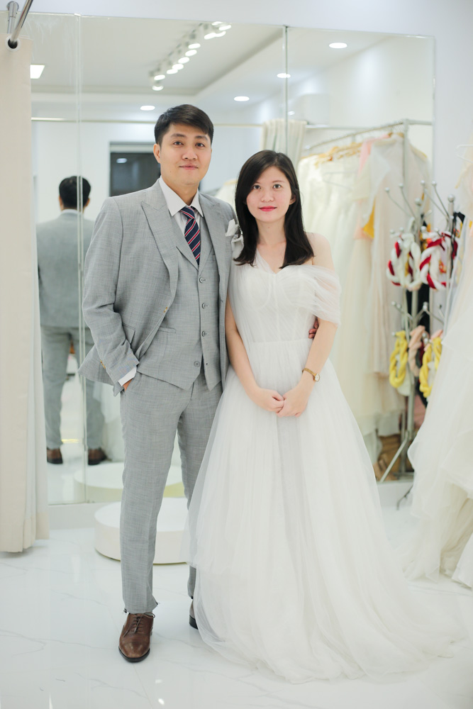 "Đẹp và lịch lãm: Thuê vest cưới nam Lily qua ống kính khách hàng