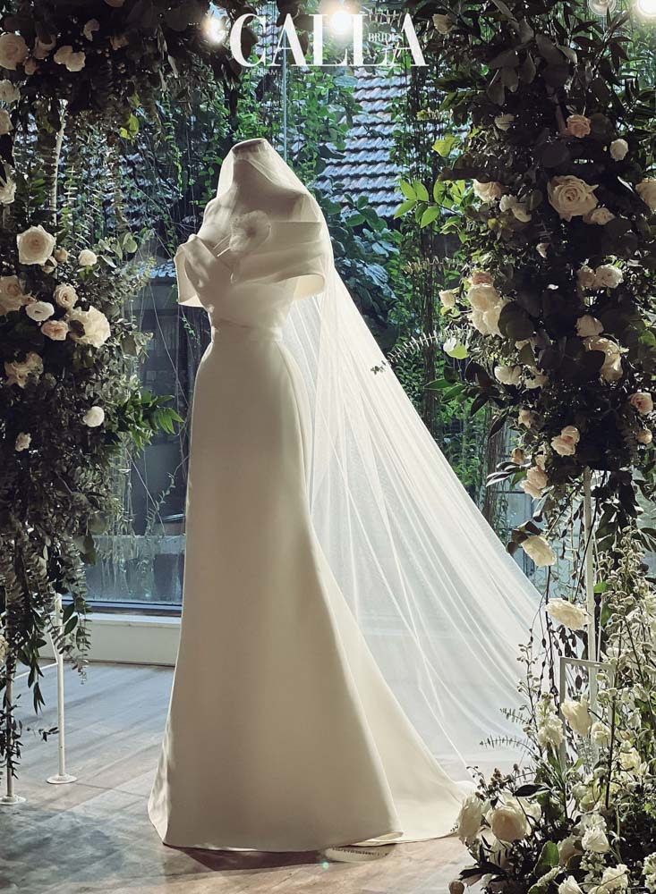 Váy cưới trễ vai dạng cổ điển trơn đơn giản của Calla Bridal
